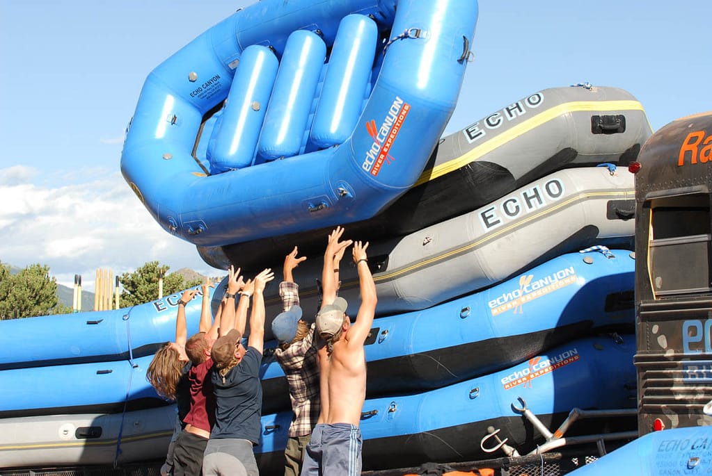 guides loading rafts