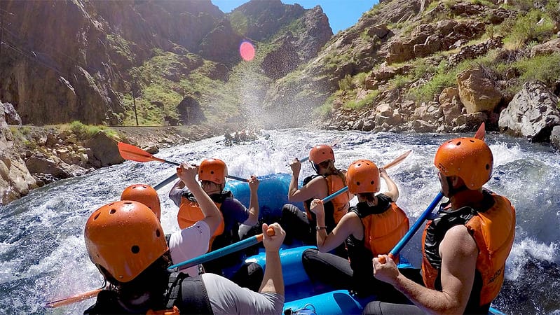 Royal Gorge rafters with Echo Canyon