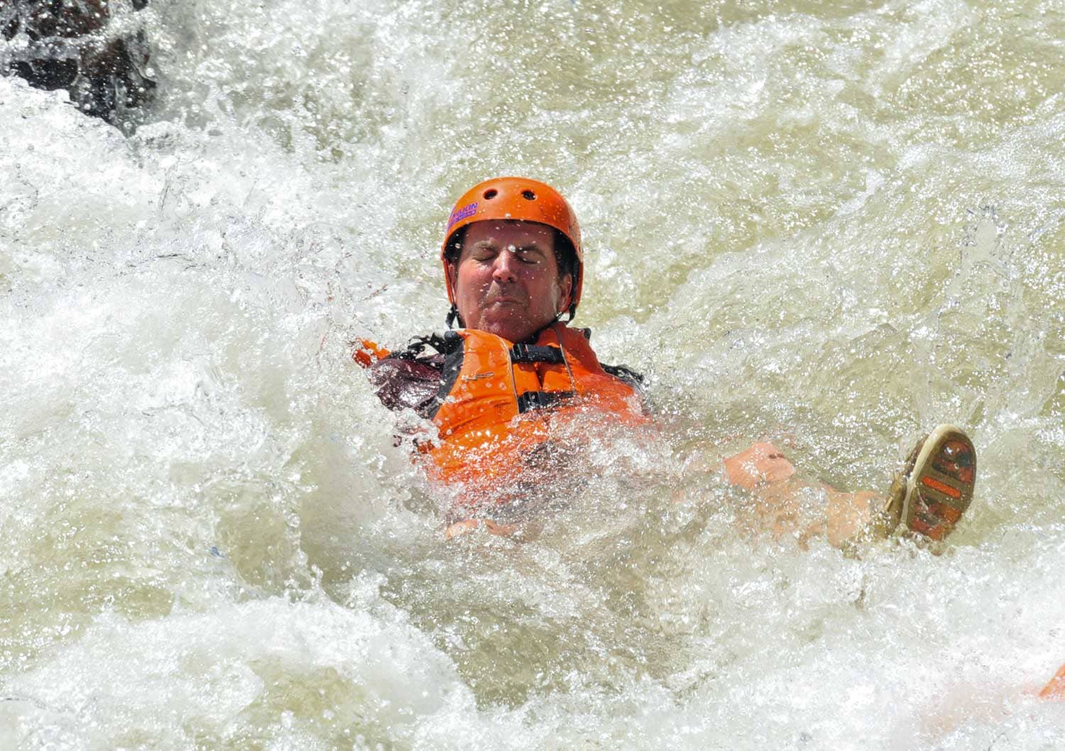 What To Do If You Fall Out of Your Raft While White Water Rafting ...