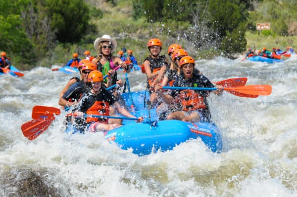 A paddle crew takes on Spikebuck Rapid in Bighorn Sheep Canyon